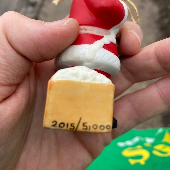 Santa Claus Figurine with Drum - Picture 6 of 7